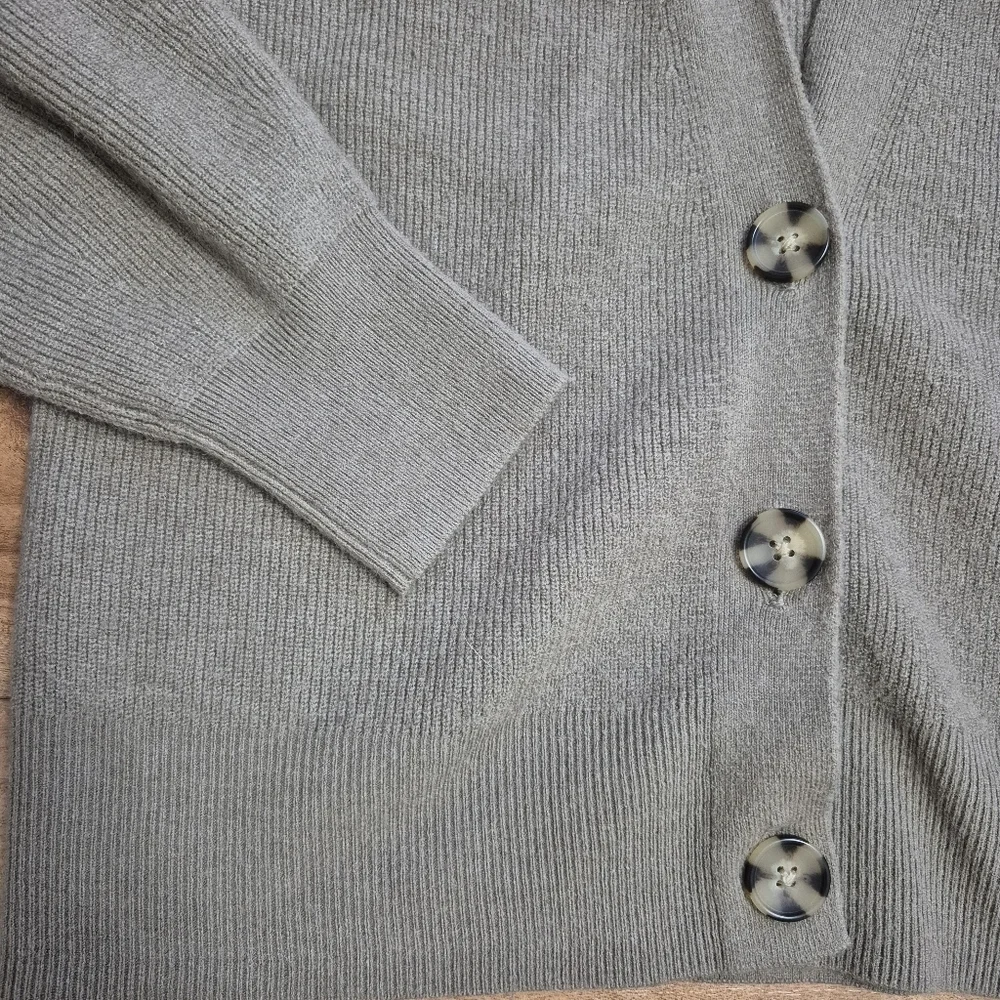 RW&CO. Women's Preppy Minimalist Neutral Brown Ribbed V-Neck Cardigan Size S - Picture 3 of 5
